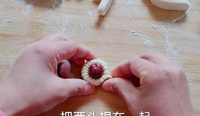 发面蒸枣花糕最简单的方法,过年蒸枣花糕教程简单图7