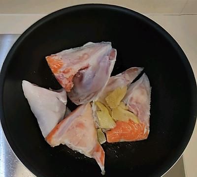 番茄鱼头豆腐汤的做法大全窍门(番茄豆腐鱼头汤教程)图4